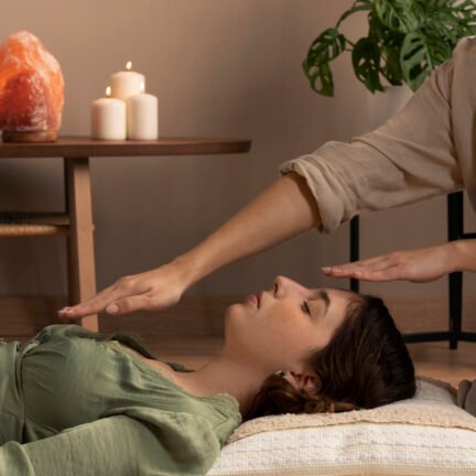 person-conducting-reiki-therapy (1)